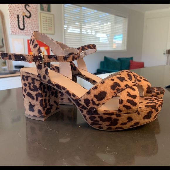 Gabriella Leopard Mid Heel Platform Pumps - Picture 2 of 4